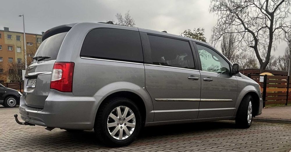 Chrysler Town Country 2013 rok