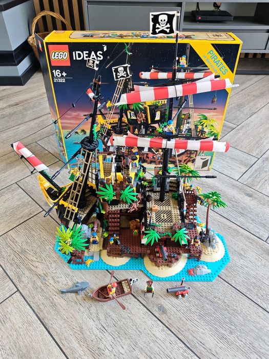 LEGO 21322 Ideas - Piraci z Zatoki Barrakud + gratis