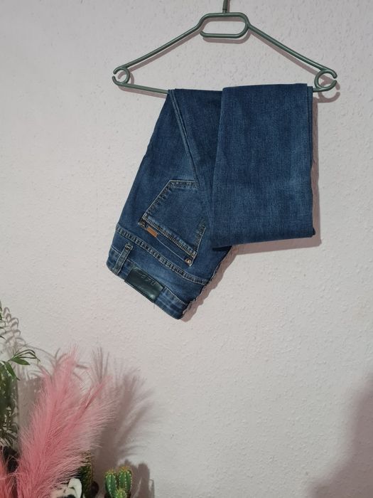 Spodnie jeansy z przetarciami R.S.Fashion