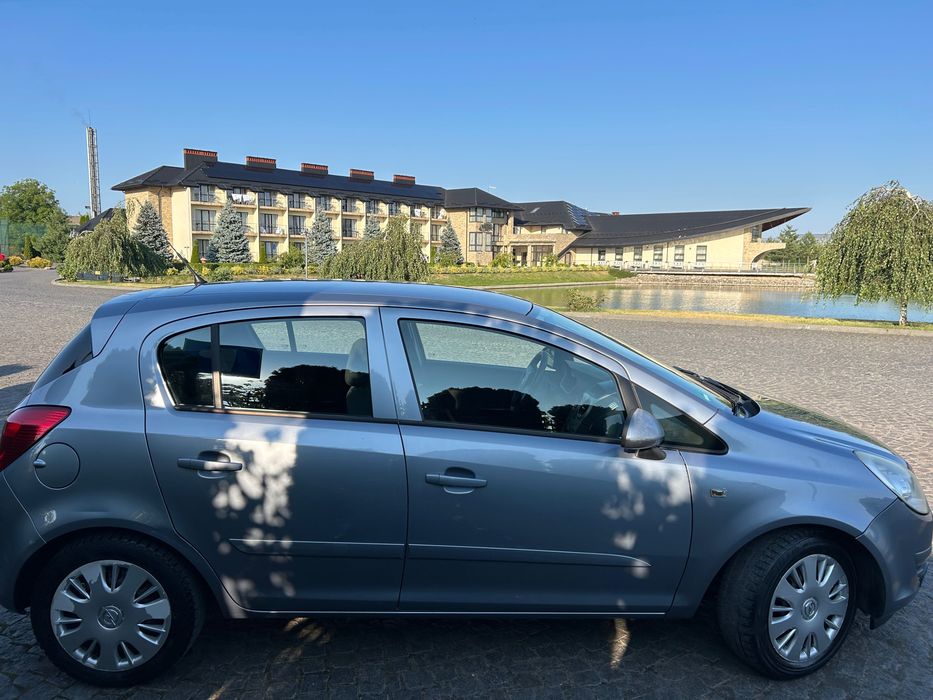 Opel corsa 1,2 бензин,робот
