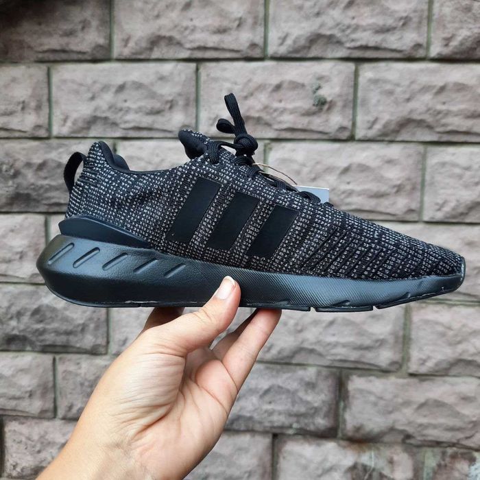 Кросівки для хлопчика Adidas Swift Run22  38