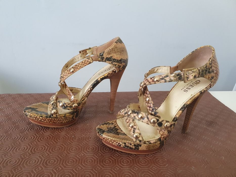 Sandálias marca Guess n°37 ( usadas uma vez )