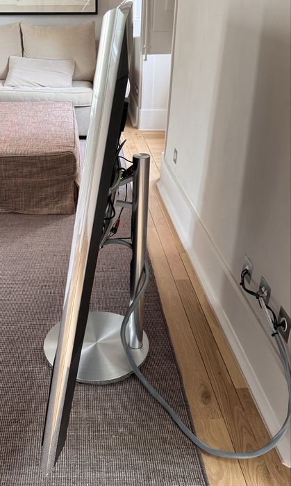 Bang & Olufsen BeoVision Avant 55” com Base Motorizada Original – Imagem Perfeita, Som com Avaria - Inclui comando original