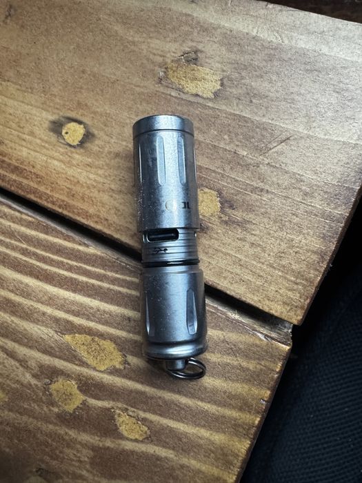 Latarka  Olight  IXV  Tytan 180 lumenów