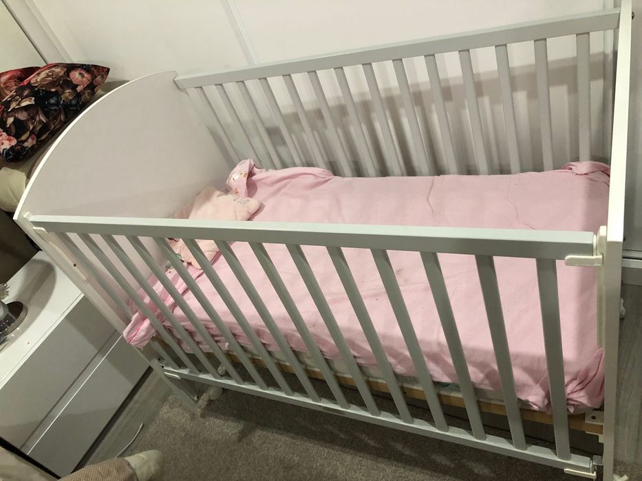 Cama de bebé como nova