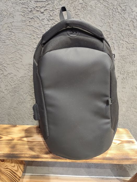 Plecak na jedno ramię z wbudowanym portem USB