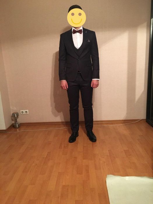 Чоловічий косюм трійка ,в ідеальному стані . Шикарна якість