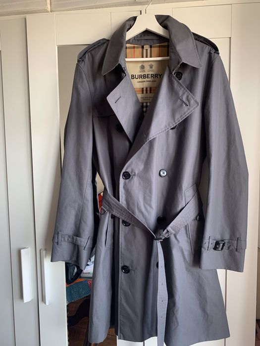 sobretudo cinzento Burberry