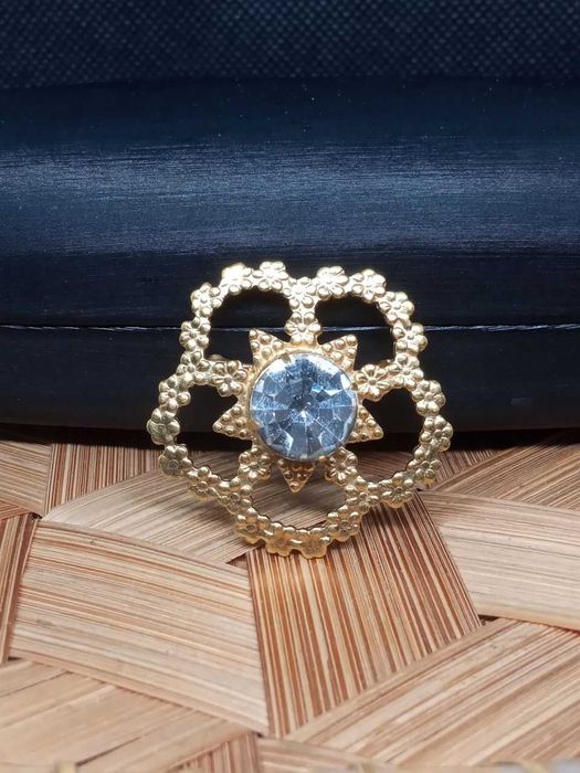 Брошь времен ссср. Брошь в позолоте мк 9