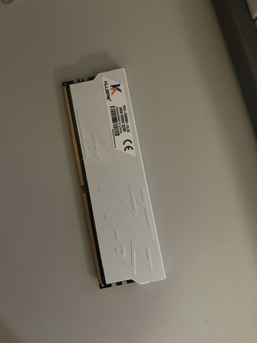 RAM 8 GB, 3200 MHz64738628555905121