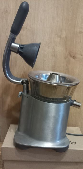 Продам профессиональную соковыжималку для цитрусовых Кеnwood JE 450