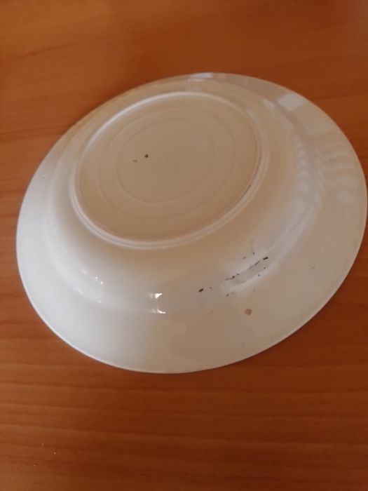 Prato de servir em faiança de Sacavém