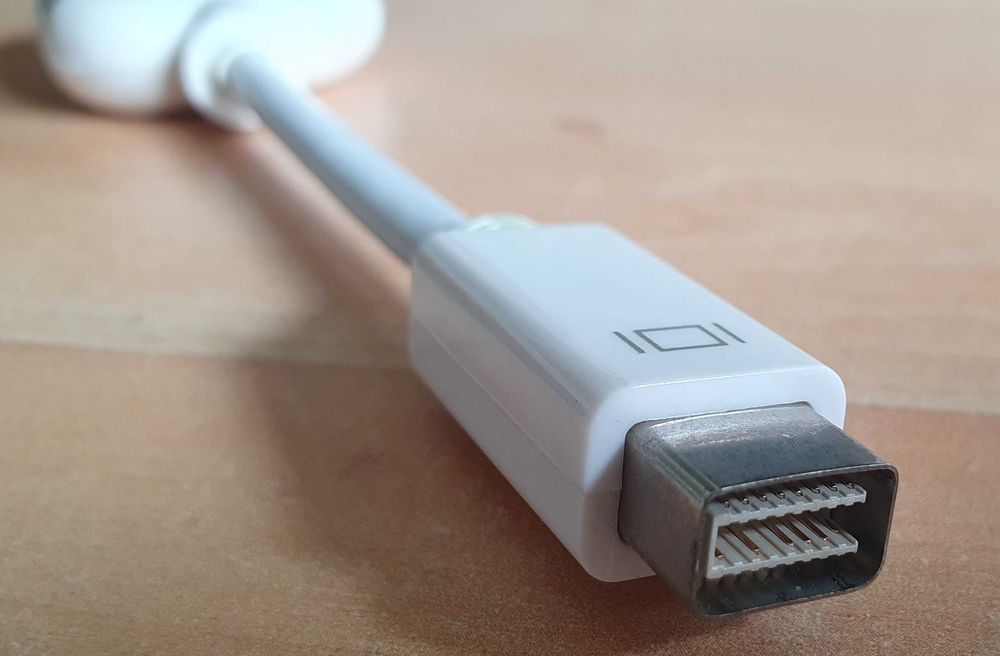 Adapter Cables: Mini DVI Port → VGA + Mini DP → HDMI, VGA, and DVI64730023633283122