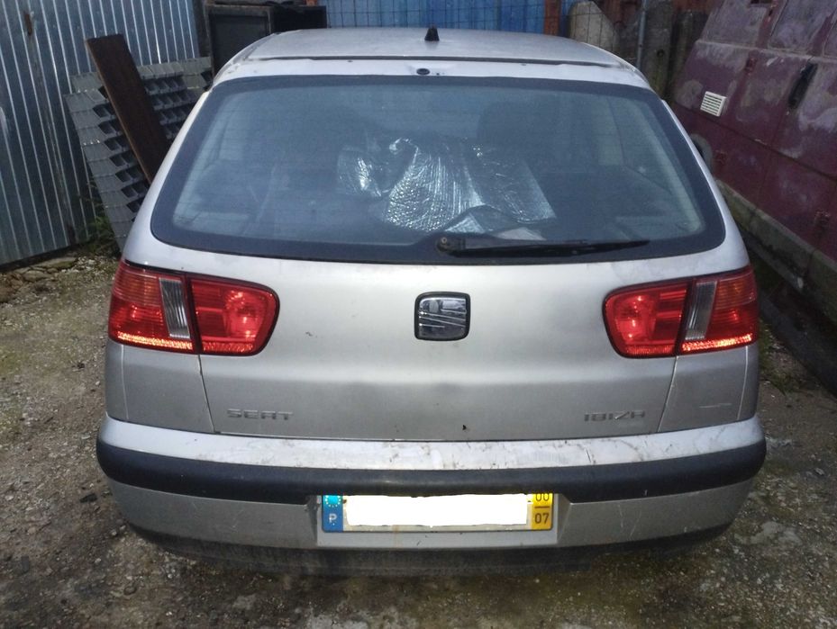 Seat Ibiza Comercial do Ano 2000 para peças sem motor e caixa