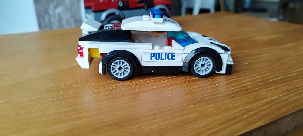 Sprzedam LEGO City 60128 Policyjny pościg