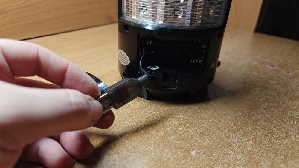 Продам портативную колонку фонарь на литии.