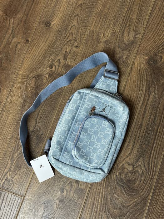 Сумка Jordan Monogram Sling
