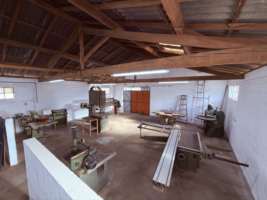 Alugo Armazém para Carpintaria equipado com maquinas
