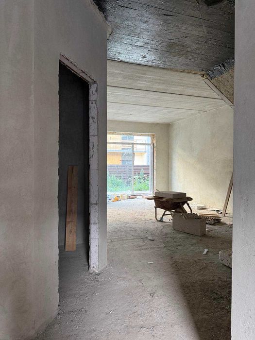 Продається двоповерховий таунхаус           d