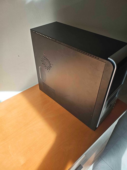 Caixa HP Preta de Computador Fixo Micro-ATX