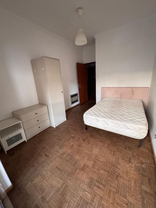 Alugo quarto no Areeiro