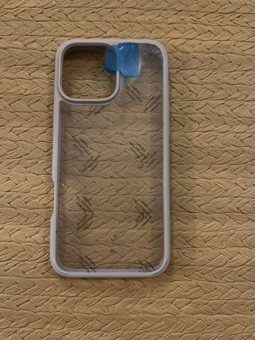 Oryginalne etui marki Spigen na iPhone 16 Pro Max