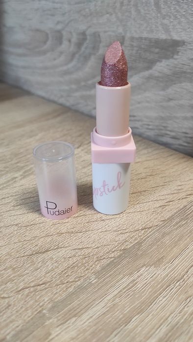 Szminka do ust z drobinkami