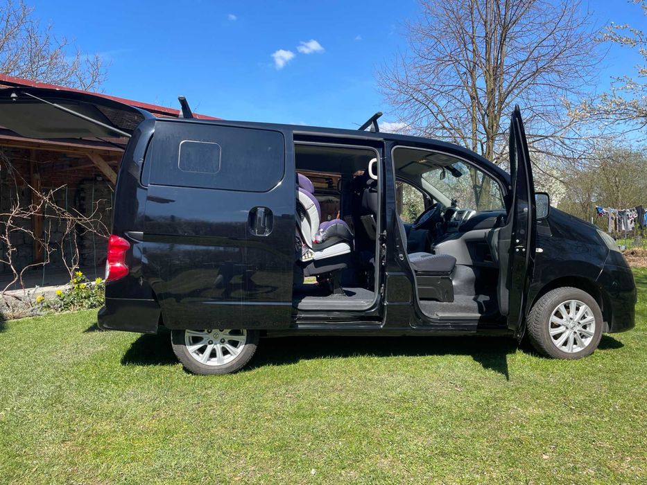 Nissan, rodzinny van, 7 osobowy, camper, niski przebieg