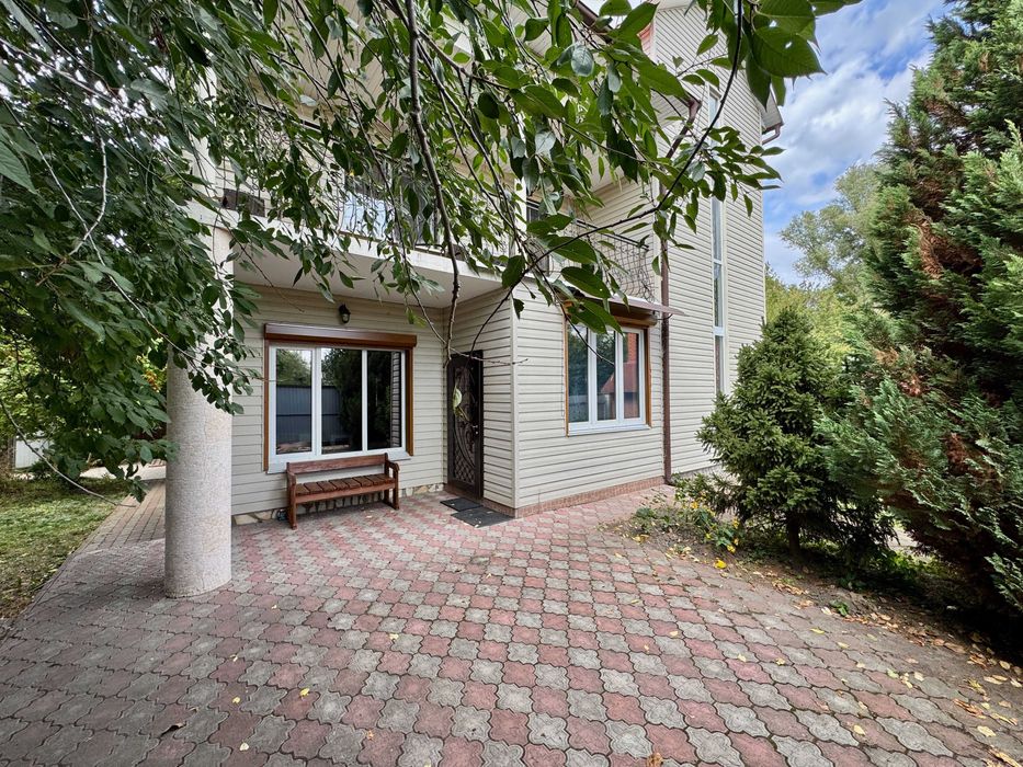 Оренда будинку 200 м² у Березані, 20 соток, сауна, басейн, автономність. Без комісії.