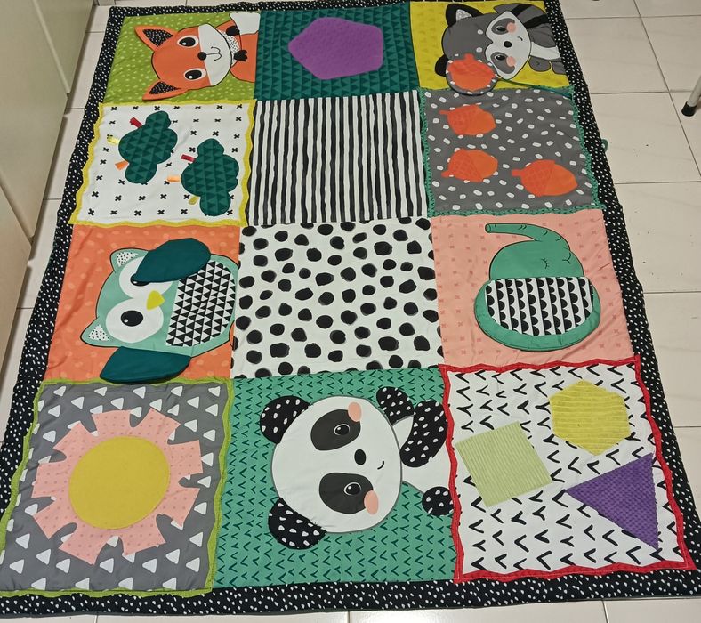 Tapete de atividades bebé