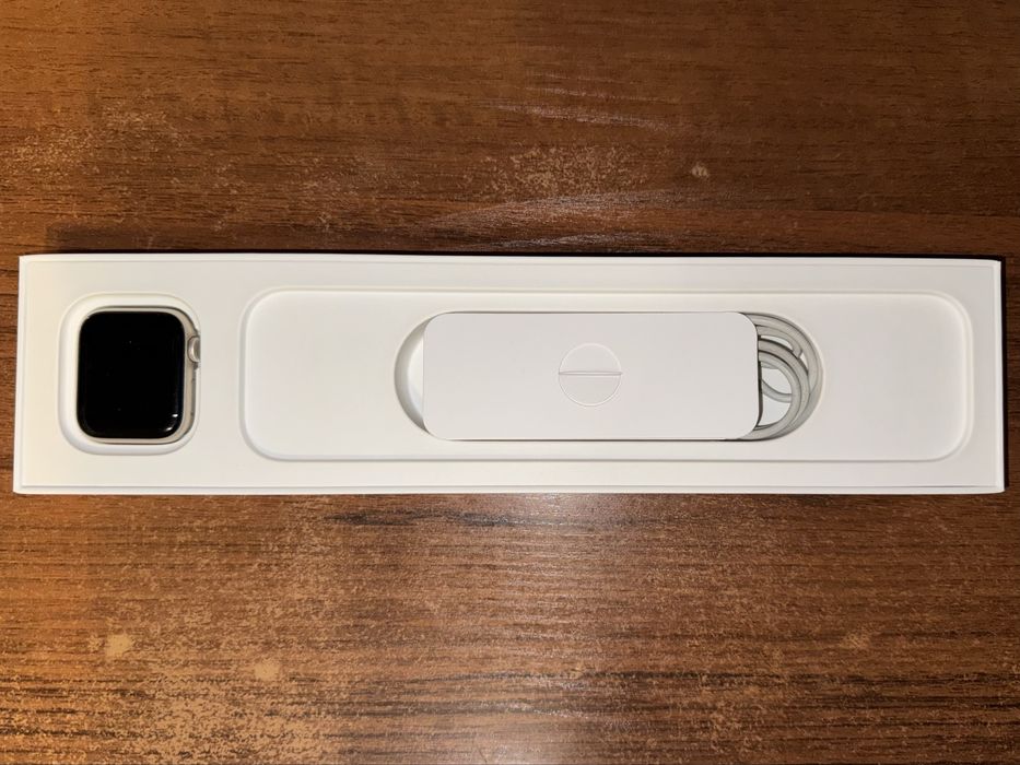 Apple Watch SE 2 GPS 40mm Starlight Aluminium Case