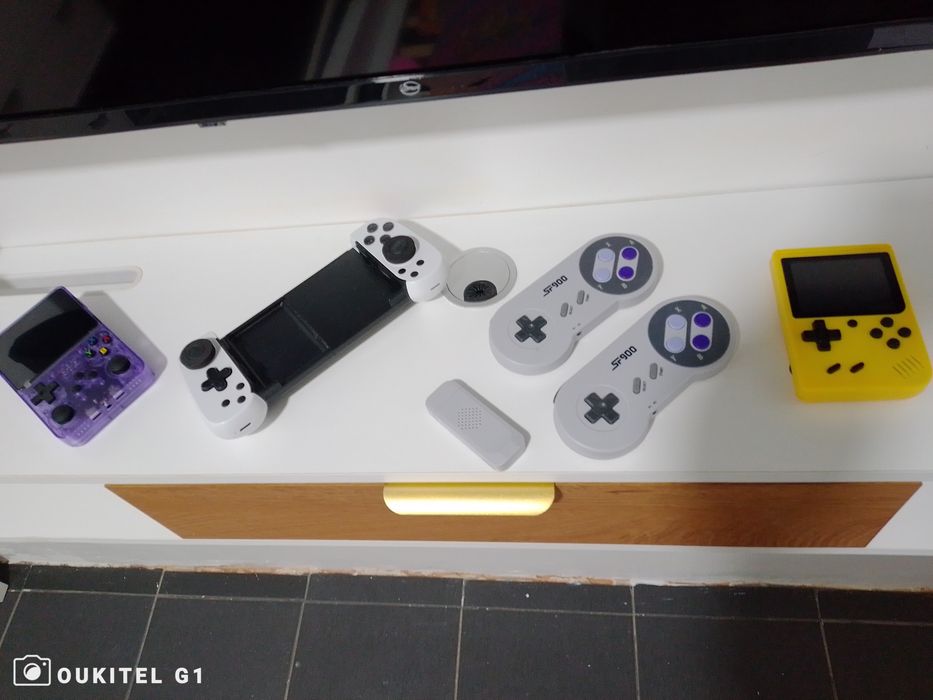 Secção gaming ! Jogos retro , emuladores, stick em USB para TV . Diversão garantida!!