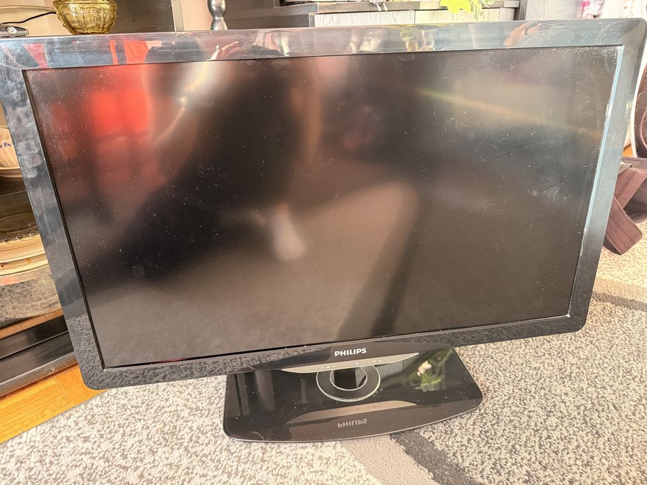 Telewizor Philips 32” Full HD LED + dekoder DVB-T2 – sprawny