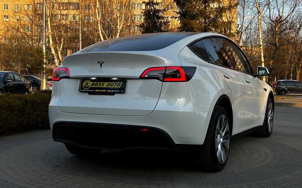 Tesla Model Y 2023