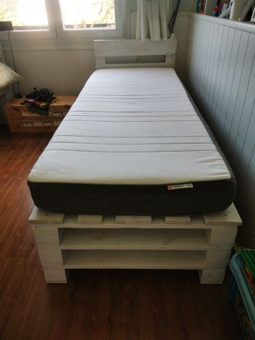 Cama de paletes com colchão  80x200cm com 2 gavetões para arrumação