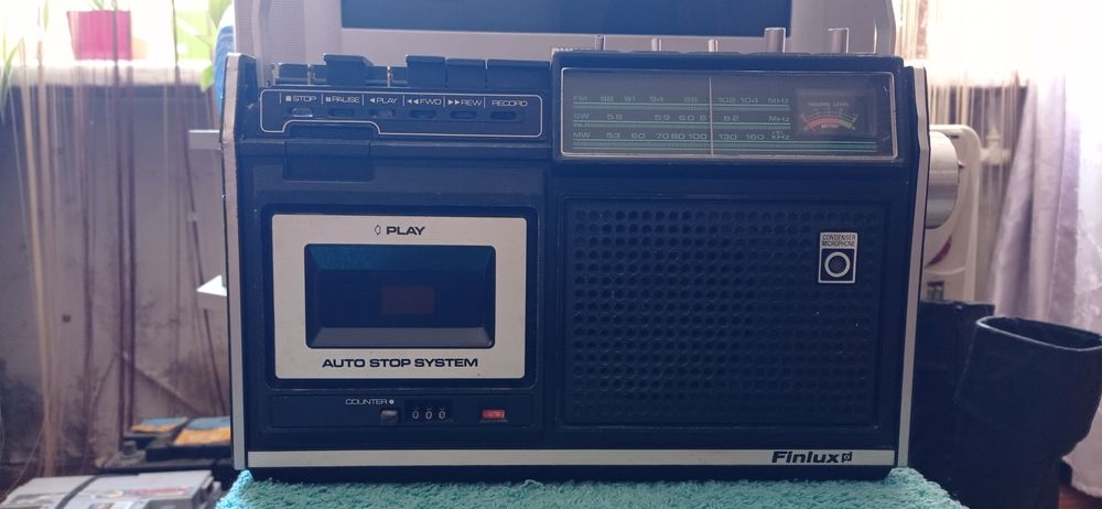 Продам касетну магнітолу Finlux