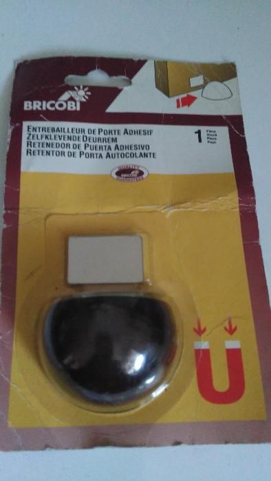 Retentor/Iman de porta com autocolante novo