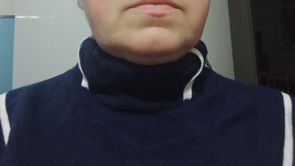 Свитер  женский .