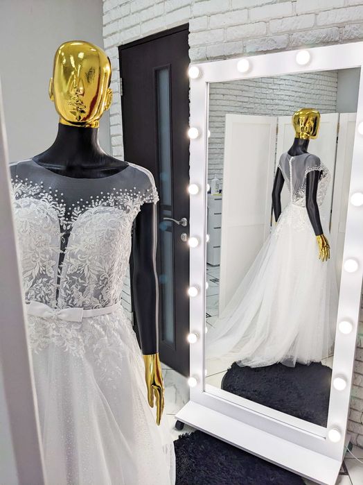 Плаття весільне з жемчугом