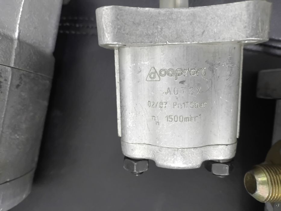 Pompy hydrauliczne nowe Bosch i inne