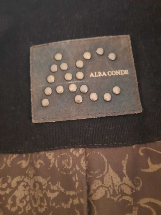 Casaco de bombazine de veludo, cintado de Alba Conde