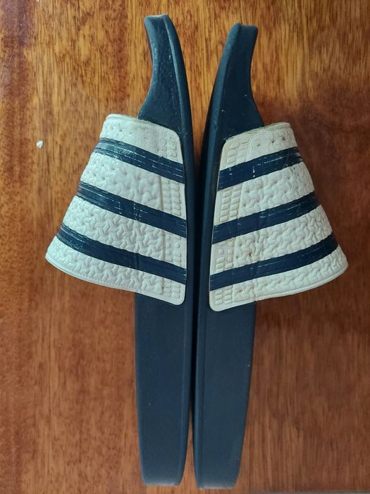 Шлепанцы тапочки фірми adidas оригінал

Стан хороший 

Made in Italy