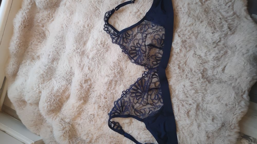 Biustonosz koronkow y Intimissimi 75b
