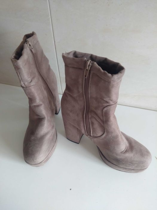 BOTAS, quase novas sem uso