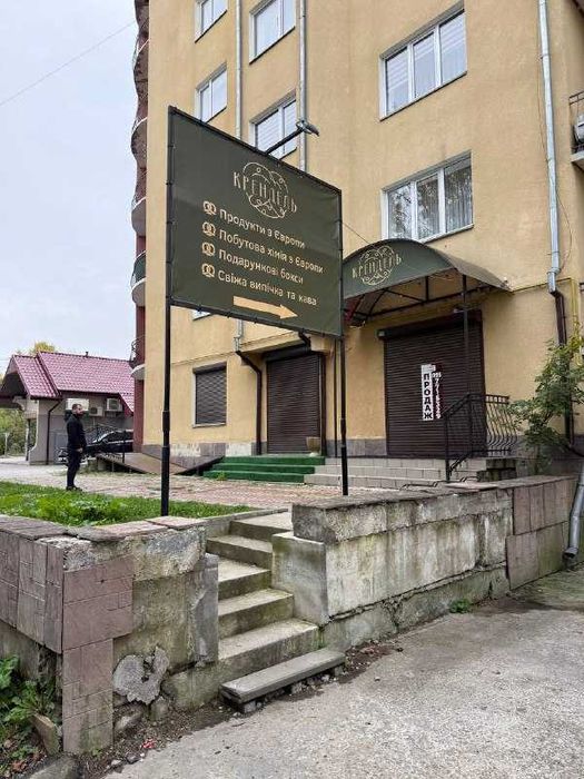 Комерційне приміщення в Богородчанах попри дорогу.