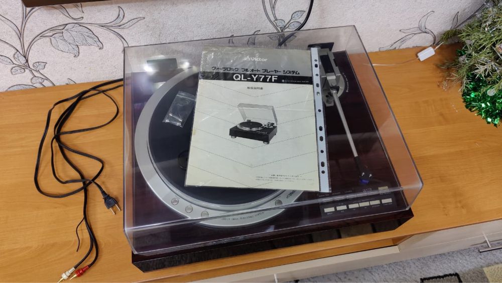 Виниловый проигрыватель Victor QL-Y77F
