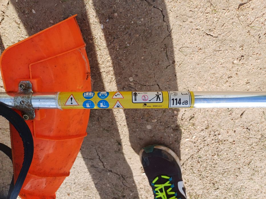 Curtador de relva multifuncional