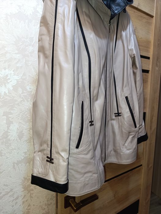 Жіноча шкіряна куртка