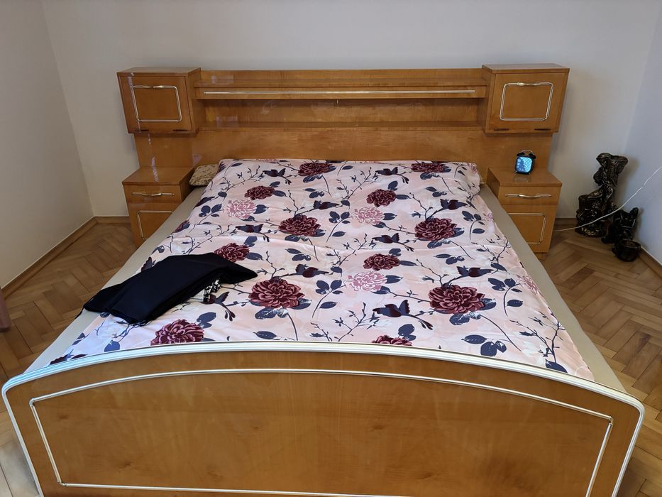 Duże drewniane łóżko 180x200