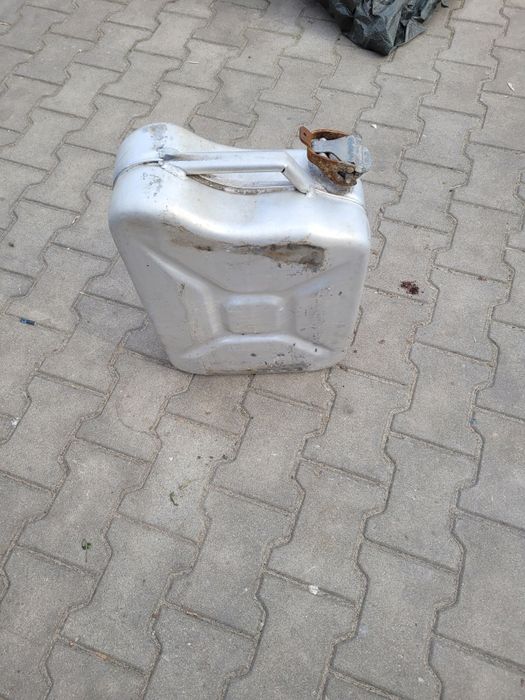 Wyprzedaż garażowa. Piły moja twoja  i inne